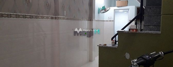 Nhà có 2 phòng ngủ, cho thuê nhà, giá thuê hấp dẫn chỉ 6.5 triệu/tháng có diện tích tiêu chuẩn 56m2 vị trí đặt tọa lạc gần Bến Vân Đồn, Phường 5-03