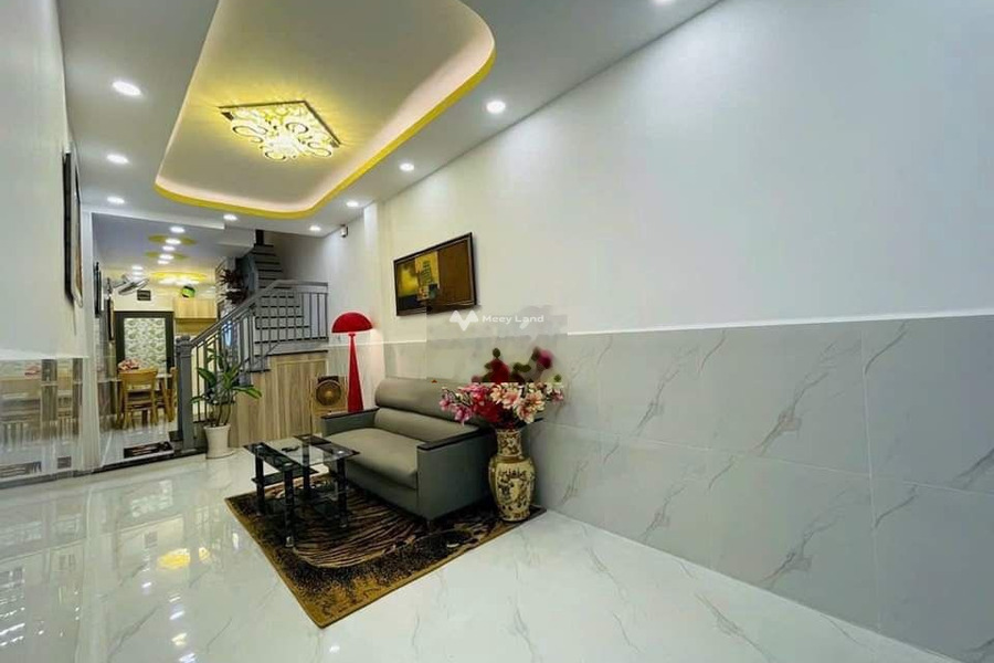 Bán nhà có diện tích gồm 52.7m2 vị trí đặt ở trong Huỳnh Tịnh Của, Hồ Chí Minh bán ngay với giá cực rẻ 2.89 tỷ trong nhà bao gồm 4 PN, 3 WC-01