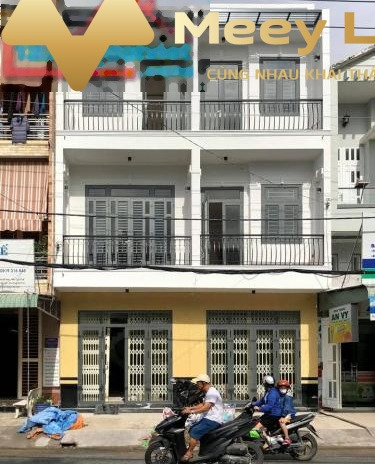Ngay lúc này cần bán nhà vị trí mặt tiền nằm ở Phường An Khánh, Quận Ninh Kiều giá bán chốt nhanh 5.5 tỷ diện tích khoảng 84 m2 tổng quan căn này thì ...