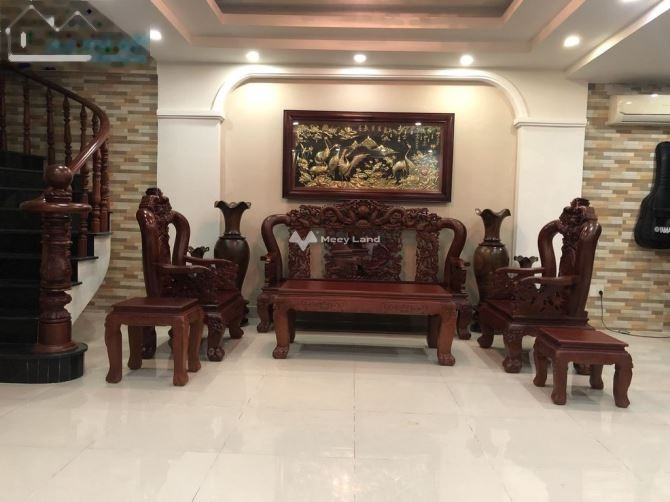 Nhà bao gồm có 4 PN, cho thuê biệt thự thuê ngay với giá tốt từ 25 triệu/tháng diện tích khoảng 254m2 vị trí thuận lợi ngay trên Tân Phú, Hồ Chí Minh-01