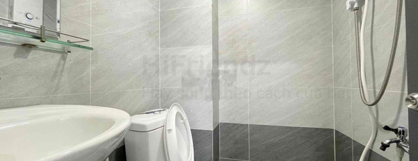 CHDV Gác Lửng Cao 1m8 Ở Được 4 Người 4 Xe Ngay Gần Hutech Bình Thạnh -03