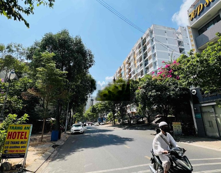 Trong nhà tổng quan gồm có 2 PN, bán nhà ở diện tích chuẩn 110m2 giá bán cực rẻ chỉ 11.5 tỷ vị trí mặt tiền tọa lạc trên Thủ Đức, Hồ Chí Minh-01