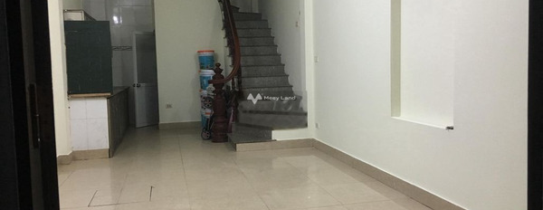 Cho thuê nhà nằm ở Nguyễn Văn Trỗi, Phương Liệt, thuê ngay với giá chính chủ chỉ 9 triệu/tháng có diện tích quy ước 33m2, trong nhà 3 phòng ngủ-02