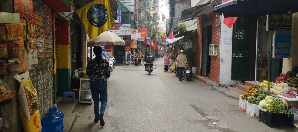 Bán nhà vị trí thuận lợi tọa lạc trên Bạch Mai, Hà Nội có diện tích chung 66m2 hướng Đông - Nam trong nhà nhìn chung bao gồm 5 phòng ngủ