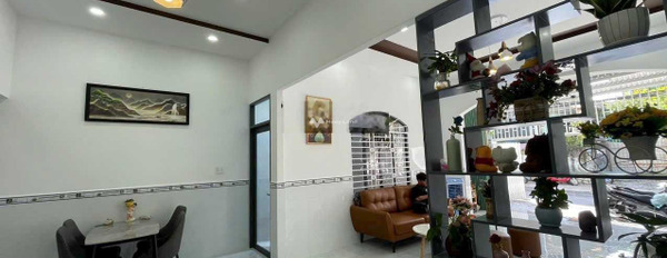 Trong nhà tổng quan gồm 2 PN, bán nhà ở có diện tích gồm 1304m2 bán ngay với giá cơ bản từ 4.2 tỷ vị trí đẹp tại Vĩnh Hải, Nha Trang hướng Tây - Nam-02