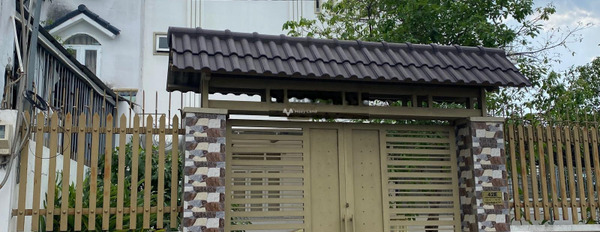 Diện tích gồm 500m2, cho thuê nhà ở vị trí thuận lợi ở Phú Hữu, Hồ Chí Minh, trong nhà này bao gồm 4 PN, 4 WC bãi đậu xe rộng-02