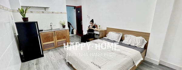 Tổng quan trong căn hộ gồm 1 phòng ngủ, cho thuê căn hộ vị trí đặt ngay trên Trần Quang Diệu, Hồ Chí Minh, 1 WC nội thất hiện đại-02