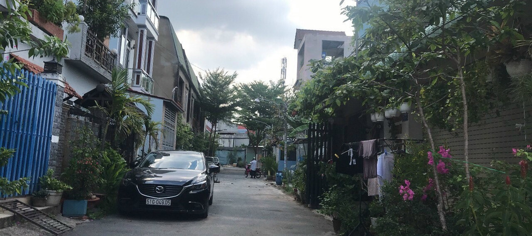 Nhà hẻm xe hơi đường Làng Tăng Phú, diện tích 70m2 đúc 1 lầu khu vị trí đẹp