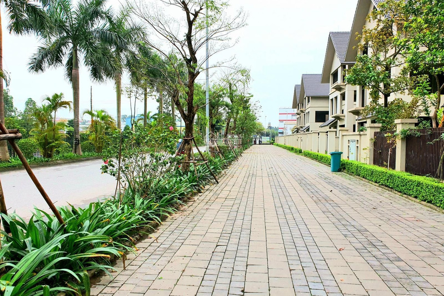 Vị trí dự án nằm trên Sunny Garden City, bán liền kề ở Sài Sơn, Hà Nội diện tích chung là 400m2, hướng Đông - Nam, nhìn chung bao gồm 5 phòng ngủ-01