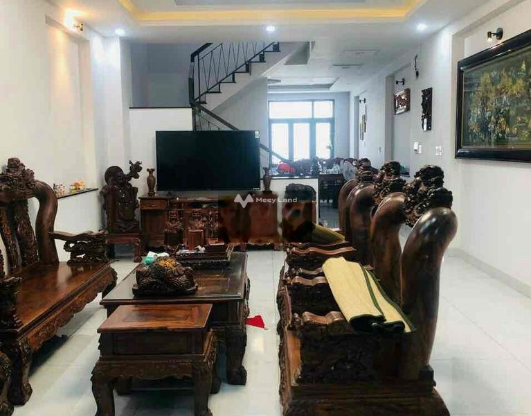 Cho thuê nhà vị trí ngay trên Nguyễn Thị Đặng, Quận 12, giá thuê khuyến mãi chỉ 22 triệu/tháng Diện tích nền 110m2, trong căn này gồm có 3 phòng ngủ-01