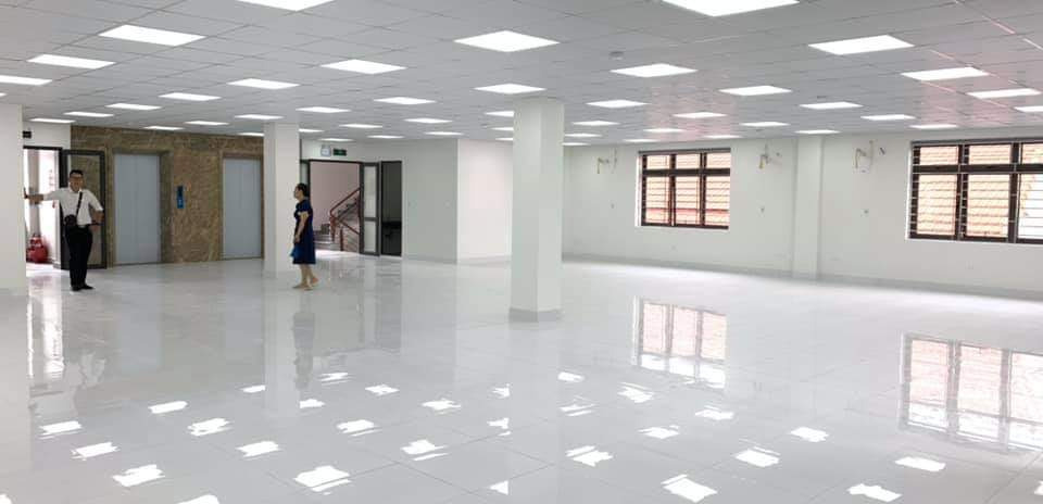 Cho thuê sàn thương mại 3 mặt tiền, diện tích 300m2 tại Vinhomes Imperia Hải Phòng giá chỉ có 50 triệu/tháng