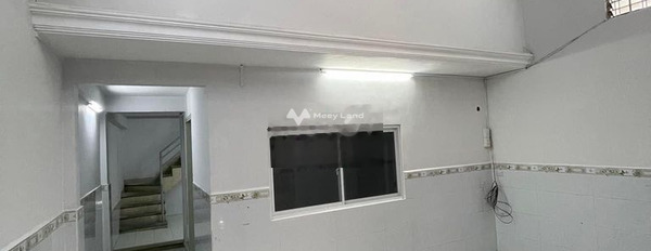 Vị trí đẹp nằm ngay Quận 10, Hồ Chí Minh cho thuê nhà giá thuê rẻ từ 14 triệu/tháng, trong nhà này 4 phòng ngủ, 3 WC-02