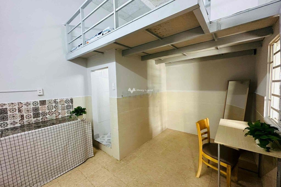 Phường 22, Bình Thạnh, cho thuê chung cư thuê ngay với giá êm chỉ 4 triệu/tháng, trong căn hộ nhìn chung gồm 1 PN, 1 WC có chỗ để xe-01