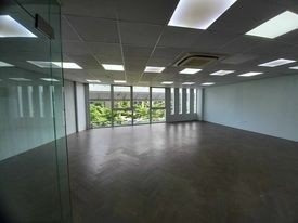Nằm trên Thợ Nhuộm, Hoàn Kiếm cho thuê sàn văn phòng giá thuê hấp dẫn 15 triệu/tháng toàn bộ khu vực có diện tích 70m2