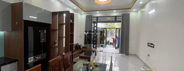 Có diện tích chính 100m2 bán nhà vị trí đẹp tại Bá Giáng 12, Đà Nẵng trong nhà bao gồm có 2 PN còn chần chờ gì nữa. hãy nhấc máy gọi ngay-02