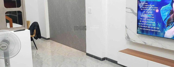 Duy nhất căn nhà Đ. Phó Cơ Điều, Quận 11 Dt: 42 m2 đang cho thuê 10 tr/ tháng -02