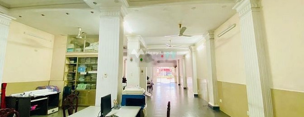 Diện tích quy ước 600m2, cho thuê nhà ở vị trí đặt tọa lạc gần Tân Hiệp, Biên Hòa, trong nhà nhìn chung gồm có 4 PN, 4 WC nội thất hiện đại-03