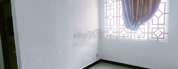 Phòng máy lạnh cửa sổ lớn Võ Văn Kiệt gần QUận 5 -03