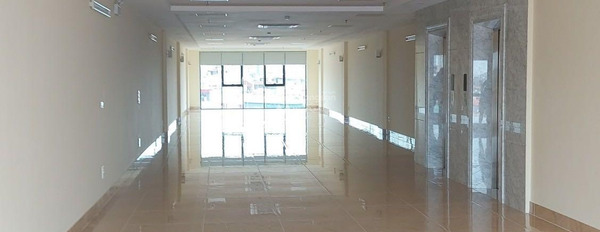 Bán nhà diện tích gồm 80m2 vị trí hấp dẫn ngay tại Hoàng Quốc Việt, Hà Nội giá bán cạnh tranh 33 tỷ nhà có 4 PN, 8 WC-02