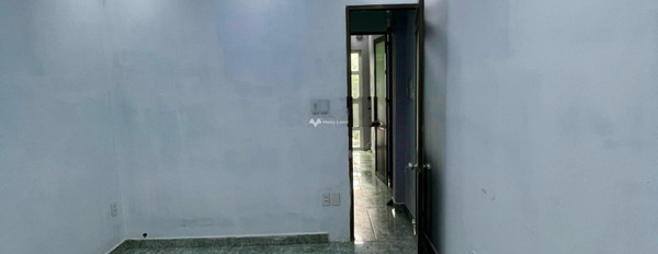 Cho thuê nhà tọa lạc ở Hoàng Sa, Hồ Chí Minh, thuê ngay với giá siêu khủng 22.5 triệu/tháng diện tích gồm 32m2, trong căn này thì gồm 4 phòng ngủ-02