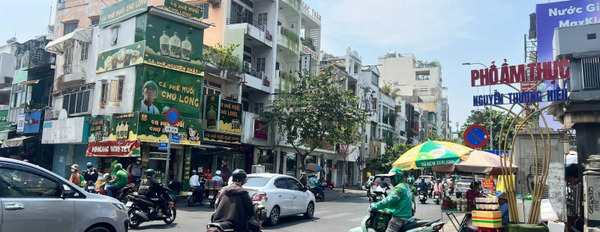 Vị trí thuận lợi gần Nguyễn Đình Chiểu, Hồ Chí Minh cho thuê nhà thuê ngay với giá cực rẻ từ 38 triệu/tháng, căn nhà có tổng cộng 3 PN, 4 WC-03