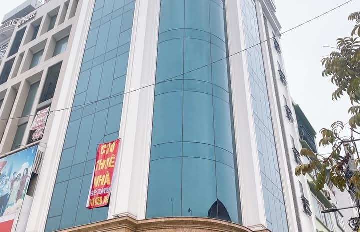 Tòa nhà văn phòng lô góc Lê Văn Lương, 2 mặt đường lớn, mới xây, 207m2, 9 tầng, 73 tỷ