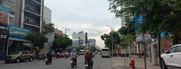 Gia đình khó khăn cho thuê mặt bằng diện tích sàn là 126m2 mặt tiền tọa lạc ngay tại Phú Thuận, Quận 7 thuê ngay với giá thị trường chỉ 20 triệu/tháng-02