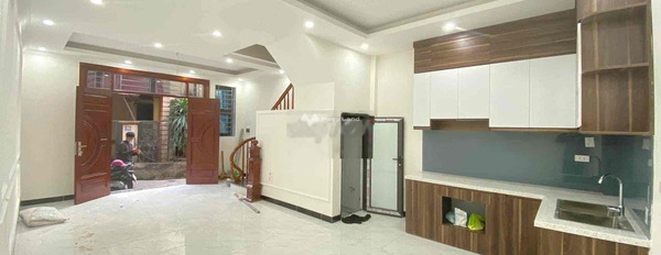 Ngôi nhà bao gồm 3 PN, bán nhà ở diện tích rộng 40m2 bán ngay với giá quy định chỉ 4 tỷ mặt tiền tọa lạc ở Phương Canh, Hà Nội-02