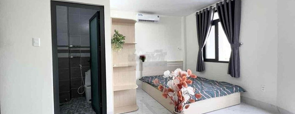 Nhà có 10 PN, cho thuê nhà, giá thuê siêu mềm 102 triệu/tháng có diện tích trung bình 190m2 vị trí đẹp ngay ở Nguyễn Cửu Vân, Hồ Chí Minh-02