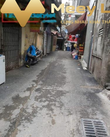 Diện tích 35m2 bán nhà ở vị trí đặt tọa lạc ngay tại Văn Phú, Quang Trung hướng Tây Bắc nhìn chung có 2 phòng ngủ bề ngang lộ 3 mét liên hệ trực tiếp ...