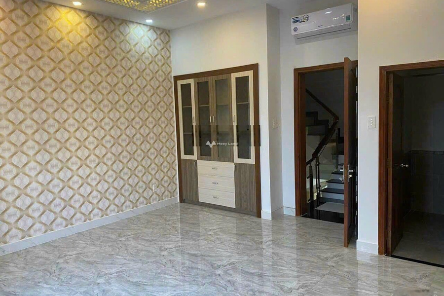 Căn nhà bao gồm có 4 PN, cho thuê nhà ở có diện tích 90m2 thuê ngay với giá thỏa thuận chỉ 22 triệu/tháng vị trí đẹp tọa lạc ngay Quận 7, Hồ Chí Minh-01