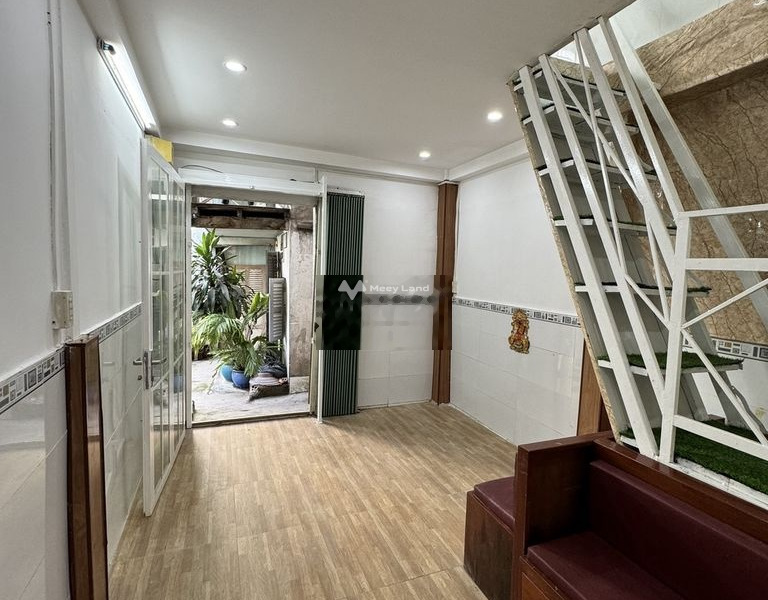 Diện tích trong khoảng 45m2, cho thuê nhà ở vị trí ngay tại Trần Phú, Cái Khế, trong nhà này bao gồm 2 PN, 1 WC ban công view đẹp-01