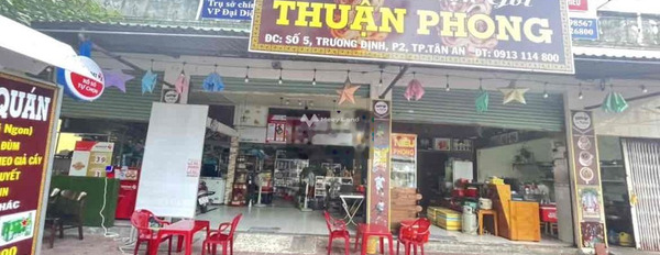 Nằm tại Tân An, Long An, bán nhà, bán ngay với giá hạt dẻ chỉ 11 tỷ có diện tích gồm 121m2 liên hệ chính chủ.-03