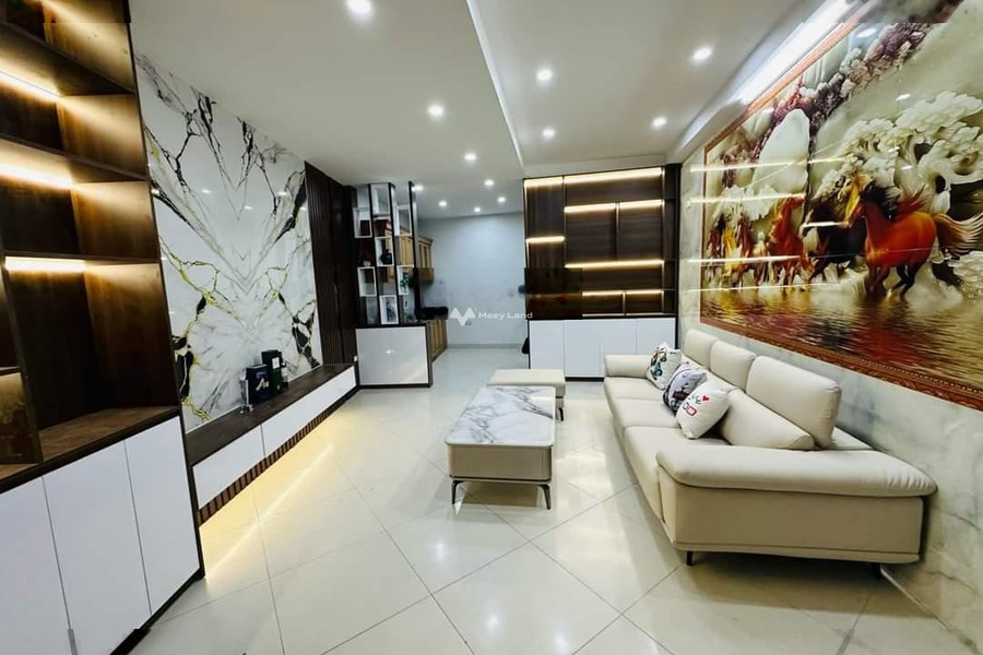 Vị trí đặt ở trung tâm Dịch Vọng Hậu, Hà Nội bán nhà bán ngay với giá giao lưu 4.8 tỷ trong nhìn tổng quan gồm 4 phòng ngủ 4 WC-01