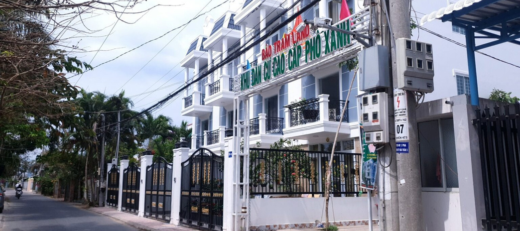 Nhà 1 trệt, 2 lầu, mặt tiền hẻm sân bia gần Đại lộ Đồng Khởi