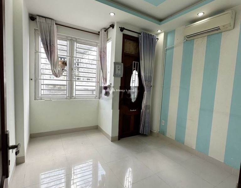 Nhà 4 phòng ngủ bán nhà ở có diện tích chung là 49m2 giá bán bất ngờ 6.2 tỷ vị trí đặt tại trung tâm Nguyễn Biểu, Hồ Chí Minh-01