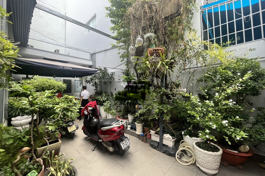 Nhà có 3 phòng ngủ, cho thuê nhà, thuê ngay với giá rẻ 25 triệu/tháng với diện tích chuẩn 134m2 mặt tiền tọa lạc gần Nguyễn Thượng Hiền, Hồ Chí Minh-01