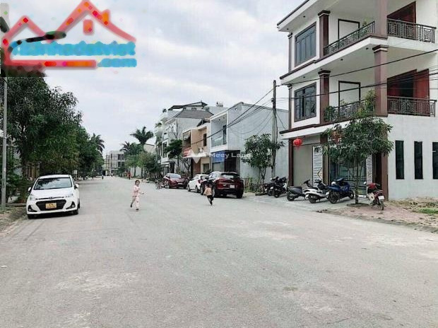 2.8 tỷ, bán liền kề có diện tích chuẩn 102m2 mặt tiền tọa lạc trên Nghi Phú, Vinh, với lộ đi rộng 15 m hẻm rộng