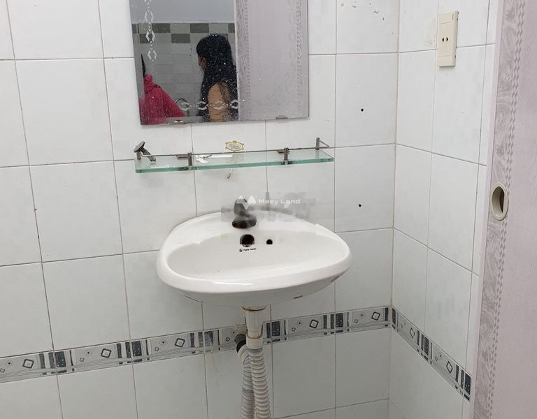 Nguyễn Biểu, Hồ Chí Minh cho thuê phòng trọ diện tích thực dài 22m2 tổng quan phòng thì gồm có Nhà trống không ngập nước-01