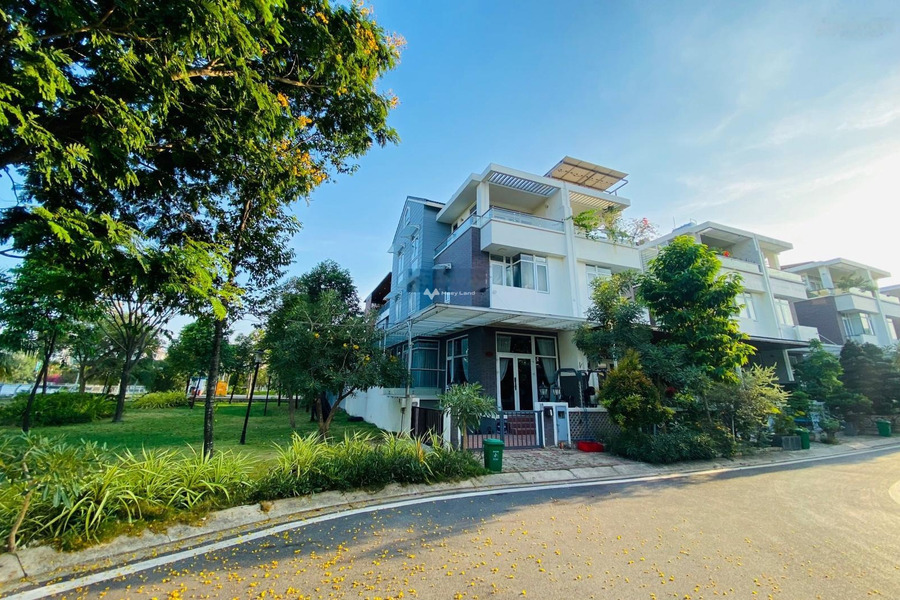 Nhà nhìn chung gồm 5 phòng ngủ, bán biệt thự, bán ngay với giá ưu đãi từ 13 tỷ với diện tích khoảng 108m2 vị trí thuận lợi nằm ở Quận 7, Hồ Chí Minh-01
