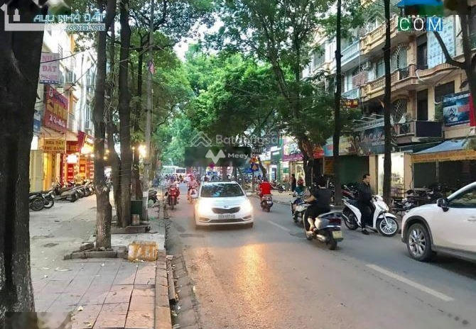 Ngay tại Đống Đa, Hà Nội bán nhà bán ngay với giá 24.5 tỷ diện tích chuẩn 80m2 căn này có tổng 5 phòng ngủ cảm ơn đã xem tin.