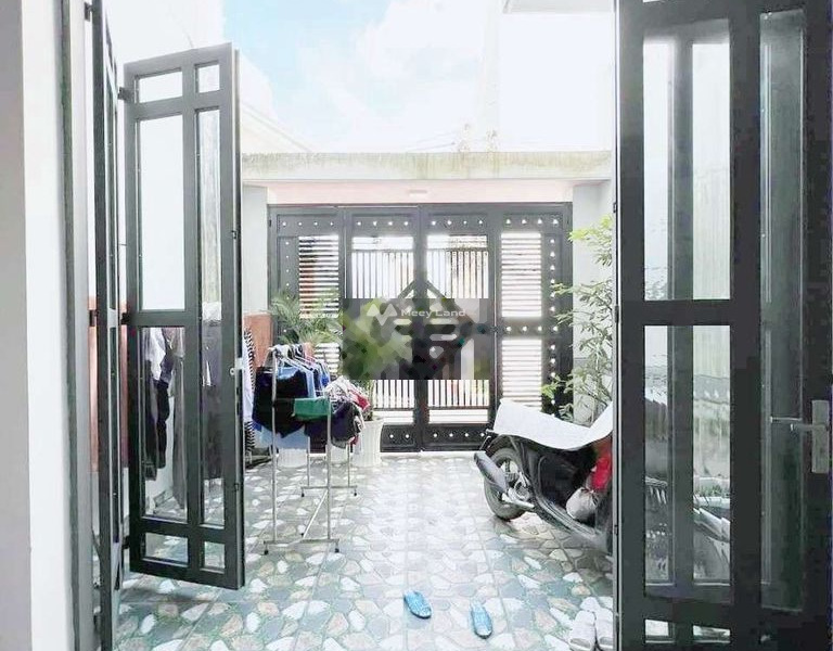 Vị trí thuận lợi ngay Nguyễn Văn Cừ, An Khánh cho thuê nhà giá thuê rẻ chỉ 8.5 triệu/tháng, căn nhà gồm tổng cộng 2 PN, 2 WC-01