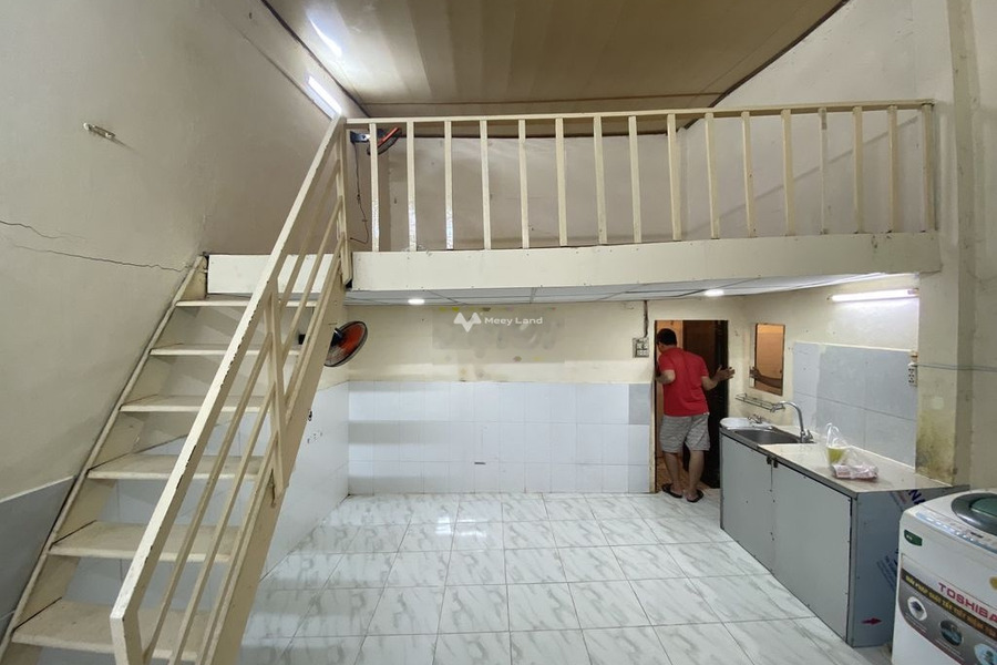 Với diện tích tiêu chuẩn 30m2, cho thuê nhà ở Nằm ngay trên Đinh Bộ Lĩnh, Phường 26, trong nhà bao gồm có 1 phòng ngủ, 1 WC liên hệ chính chủ-01