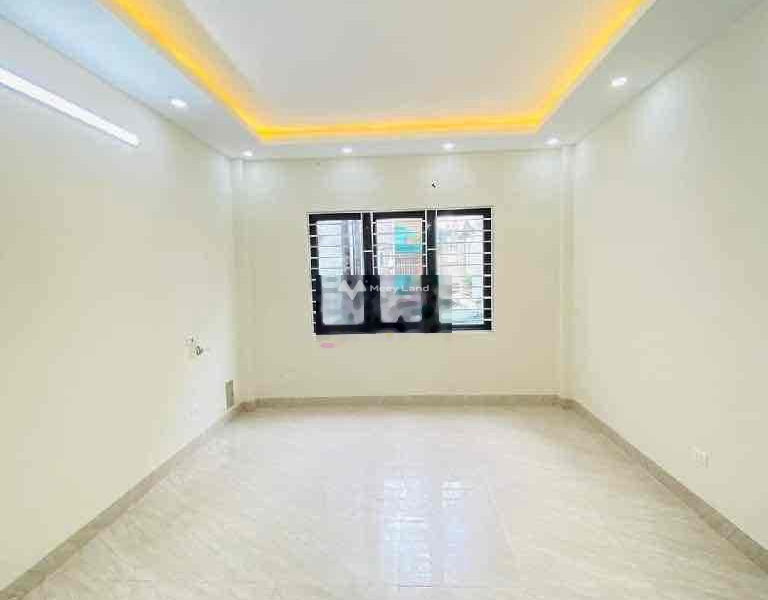 Nhà gồm 3 PN cho thuê nhà ở có một diện tích 30m2 thuê ngay với giá rẻ chỉ 6 triệu/tháng vị trí ngay trên Việt Hưng, Hà Nội, hướng Tây Bắc-01