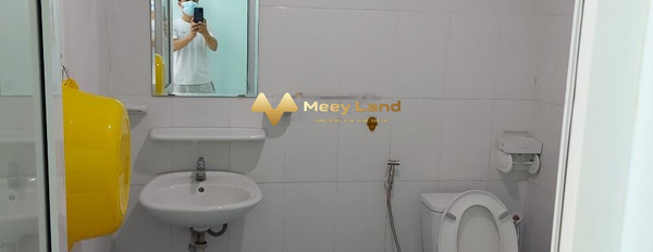 Cho thuê căn hộ có tổng dt 77m2 vị trí đặt ở tại Đường Tân Hương, Quận Tân Phú thuê ngay với giá mềm chỉ 8 triệu/tháng, trong căn hộ có 2 phòng ngủ, 2...-03