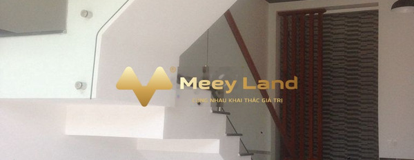 Bán nhà dt 50 m2 vị trí đặt ngay trên Phan Rang-Tháp Chàm, Ninh Thuận giá bán ngạc nhiên 2.55 tỷ tổng quan trong căn nhà gồm 3 phòng ngủ, 2 WC-02