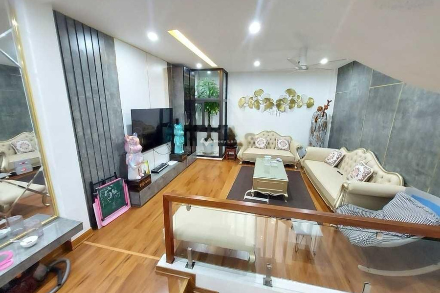 Bán hộ căn nhà vị trí thuận lợi ngay ở Long Biên, Hà Nội giá bán cực rẻ 11 tỷ có diện tích chung 60m2 căn này có 3 PN hỗ trợ mọi thủ tục miễn phí-01