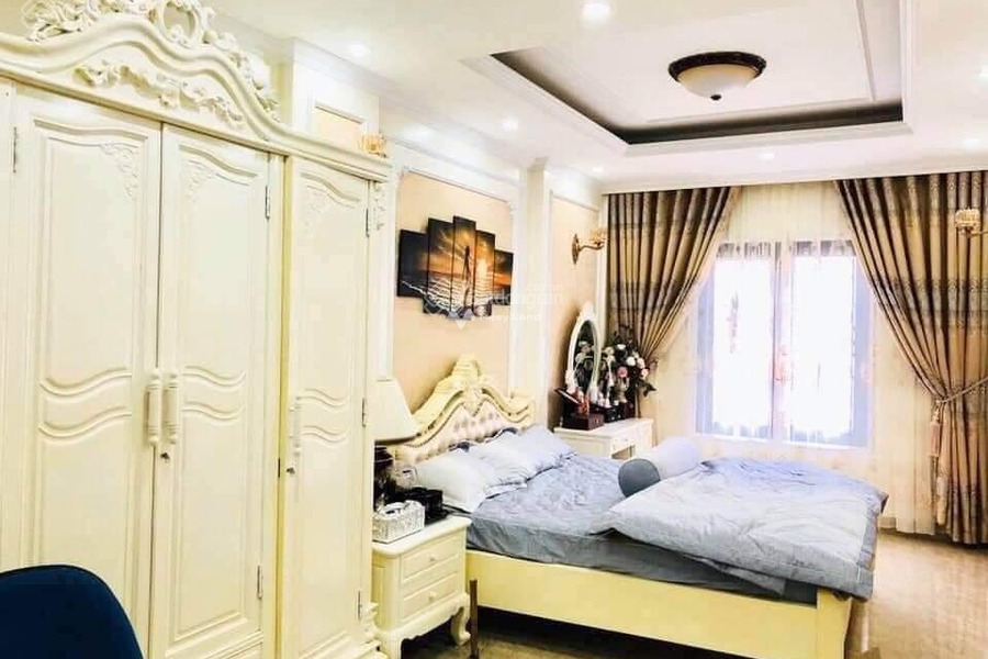 Nhà gồm có 5 phòng ngủ, bán nhà ở diện tích khoảng 65m2 bán ngay với giá thương mại từ 12 tỷ vị trí đặt tại Hạ Đình, Hà Nội-01