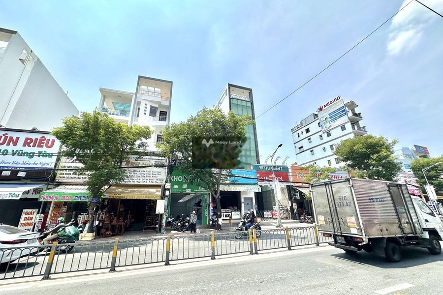 Bán nhà vị trí đẹp tọa lạc ngay tại Tân Quy, Hồ Chí Minh giá bán chỉ 26.8 tỷ có diện tích chính 134m2 hướng Nam căn nhà có tổng 4 phòng ngủ-01