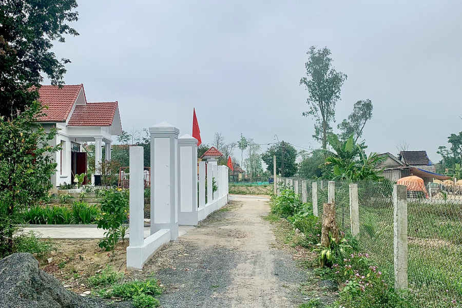Bán nhà tại Cách Mạng Tháng Tám, Hương Văn, Hương Trà, Thừa Thiên Huế. Diện tích 352m2, giá 2,12 tỷ-01